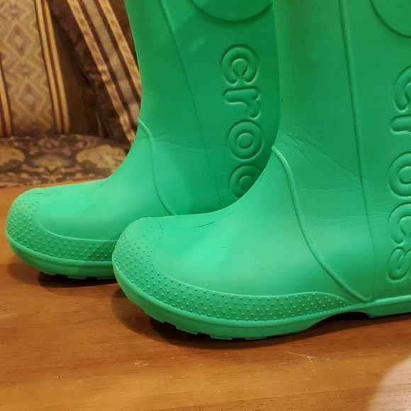 CROCS Kids Vibrant Green Rain Boots - Picture 4 of 6
